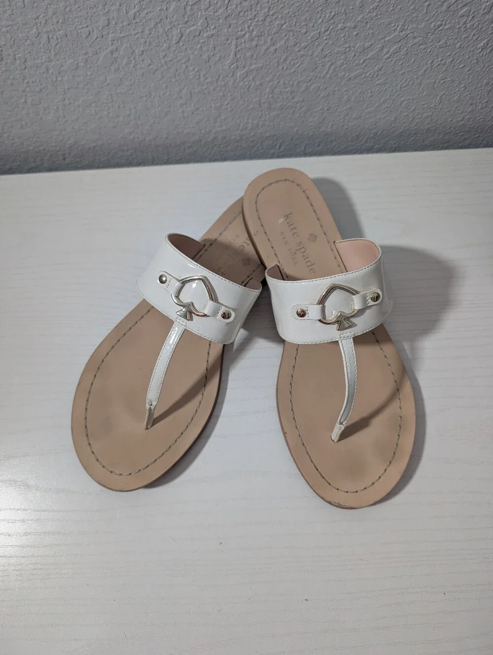 Kate Spade Cassia Ivory Patent Leather Sandals sz 7.5